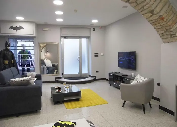 아파트 Batcave 풀라